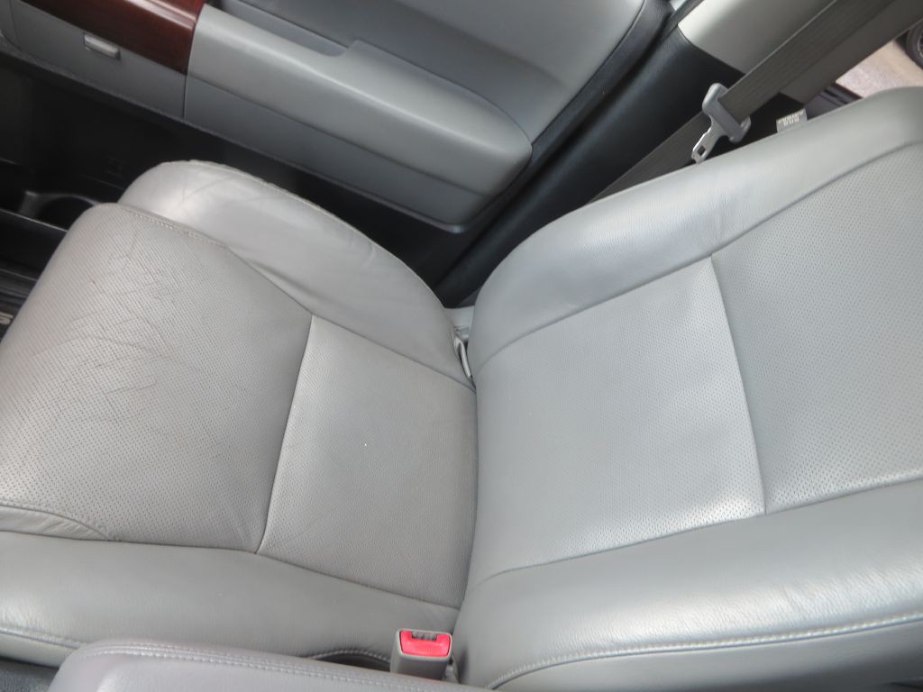 2015 Toyota Sequoia Image 25