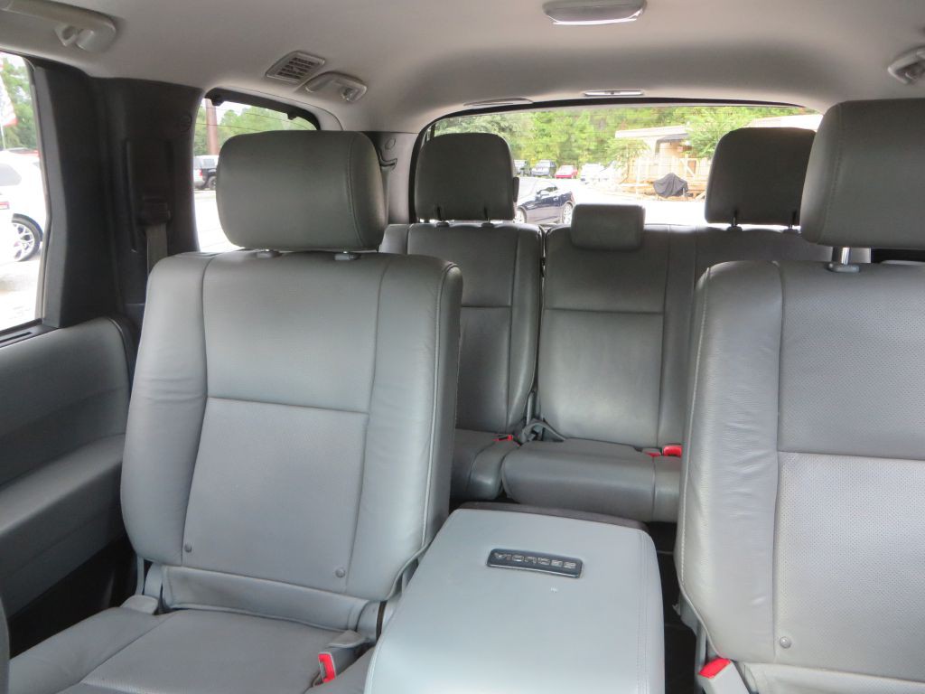 2015 Toyota Sequoia Image 30
