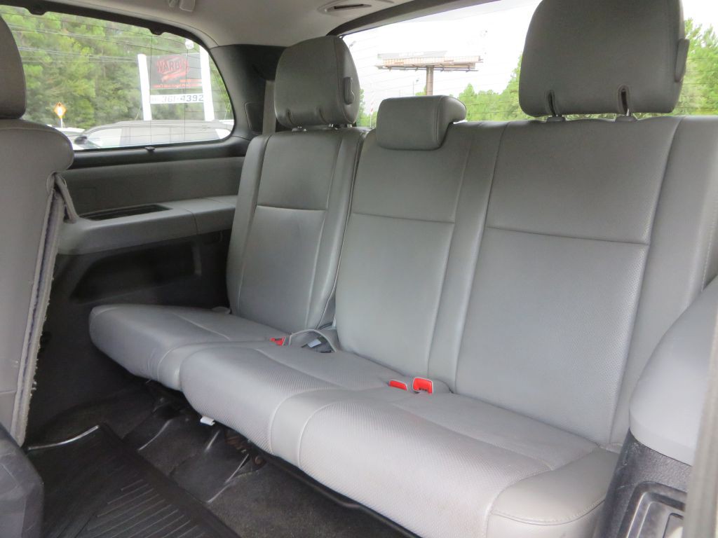 2015 Toyota Sequoia Image 32