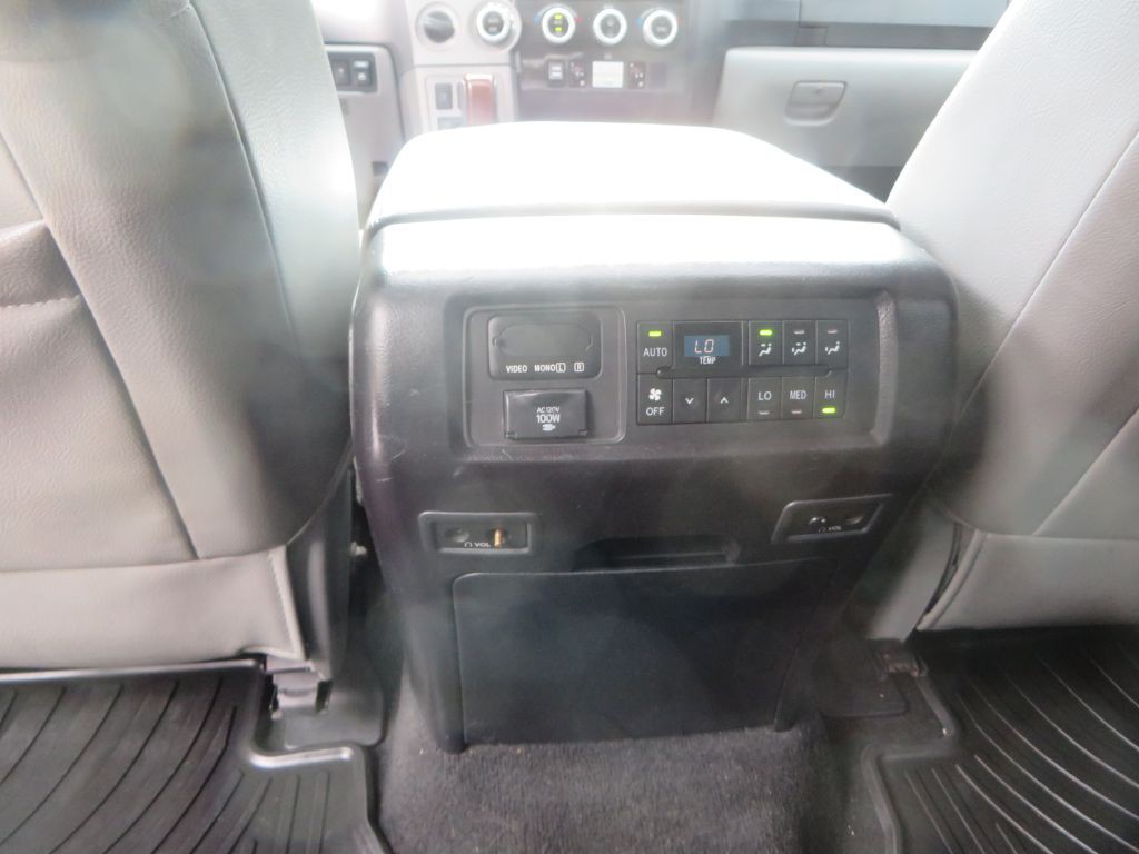 2015 Toyota Sequoia Image 33