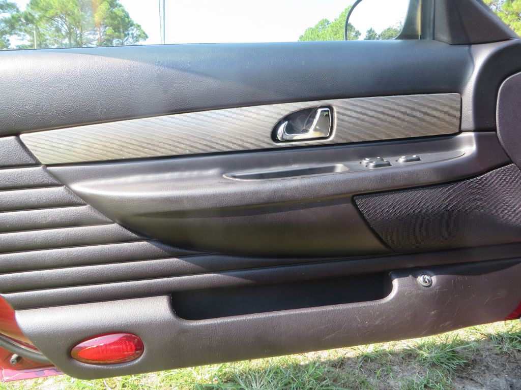 2004 Ford Thunderbird Image 10