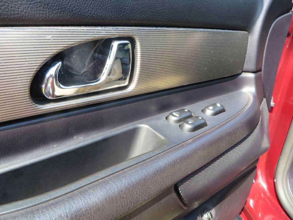 2004 Ford Thunderbird Image 11