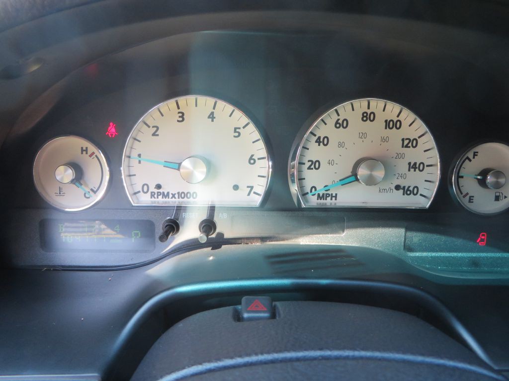 2004 Ford Thunderbird Image 15