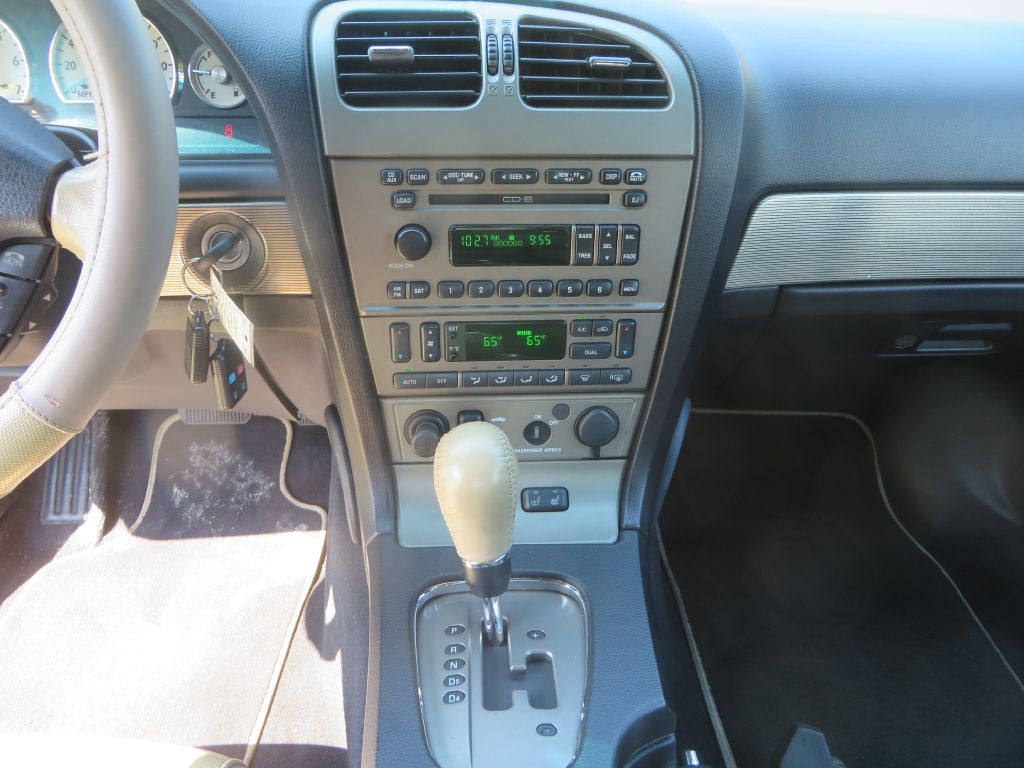 2004 Ford Thunderbird Image 17