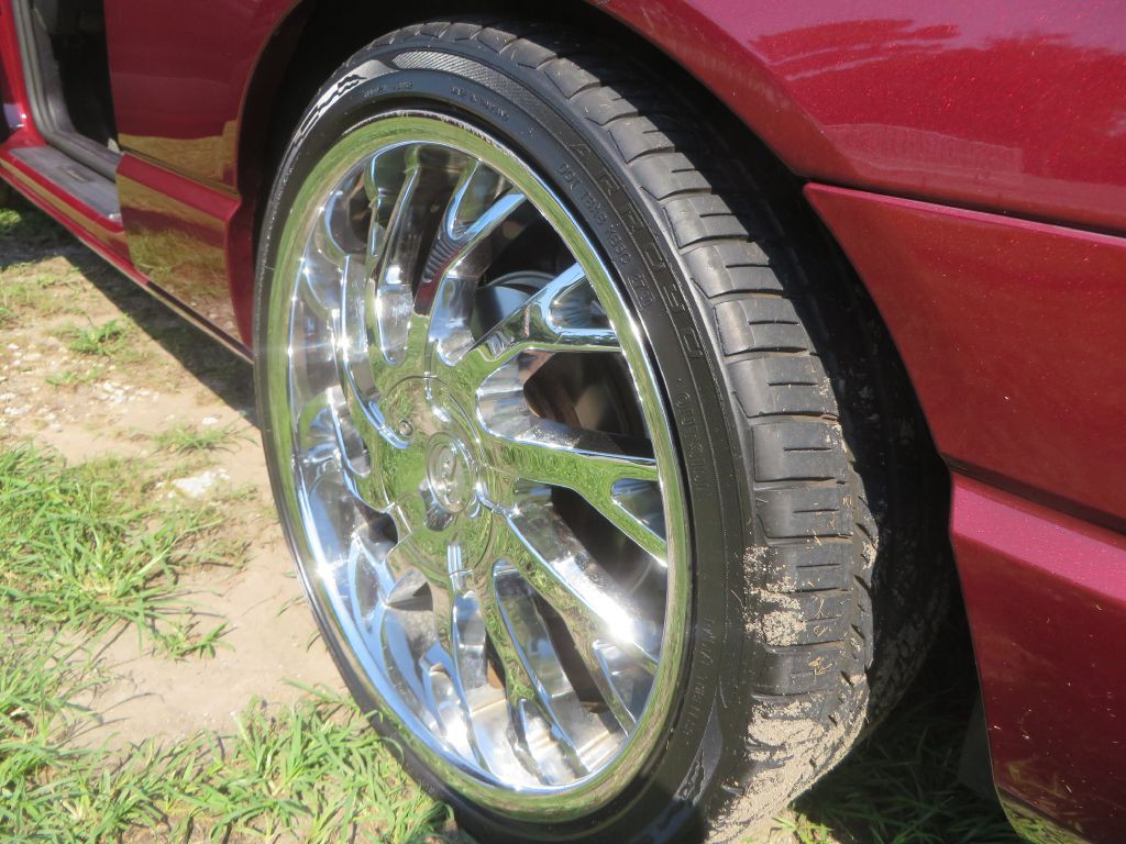 2004 Ford Thunderbird Image 18