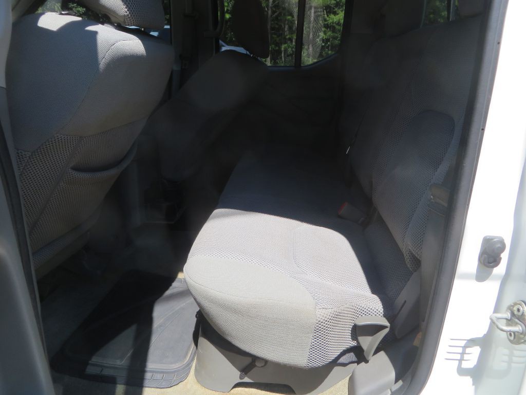 2017 Nissan Frontier Image 24