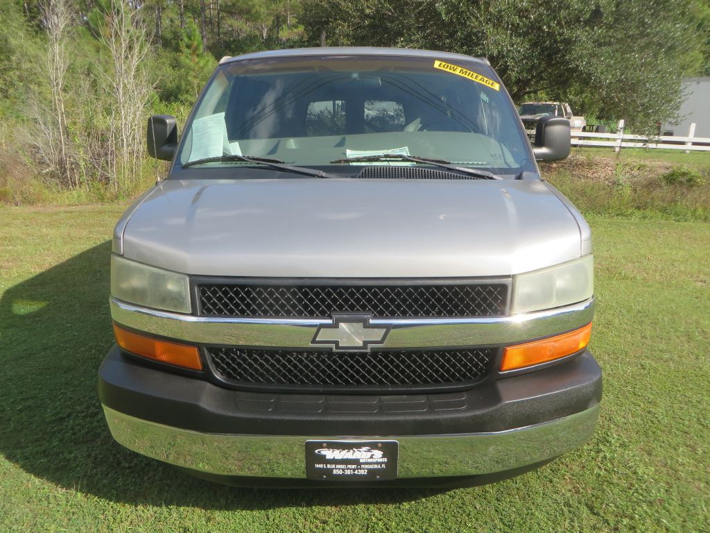 2003 Chevrolet Express Image 3