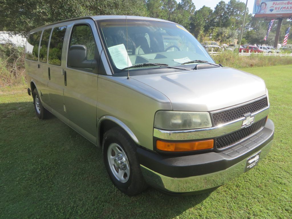 2003 Chevrolet Express Image 4