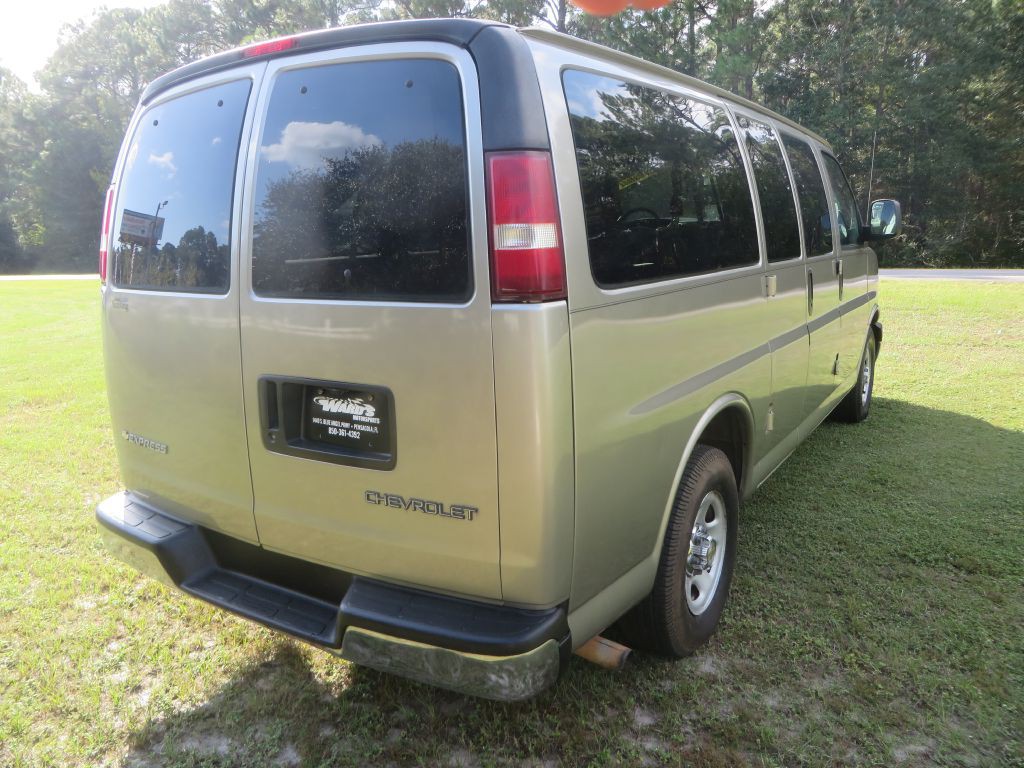 2003 Chevrolet Express Image 6