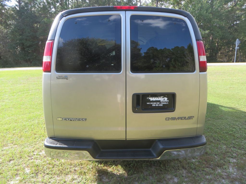 2003 Chevrolet Express Image 7