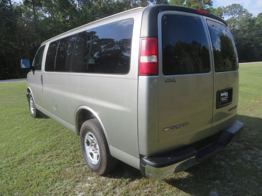 2003 Chevrolet Express Image 8