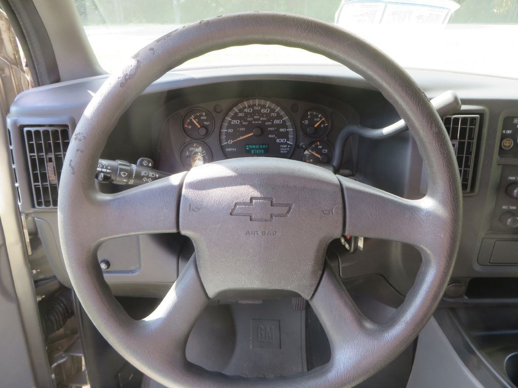 2003 Chevrolet Express Image 11