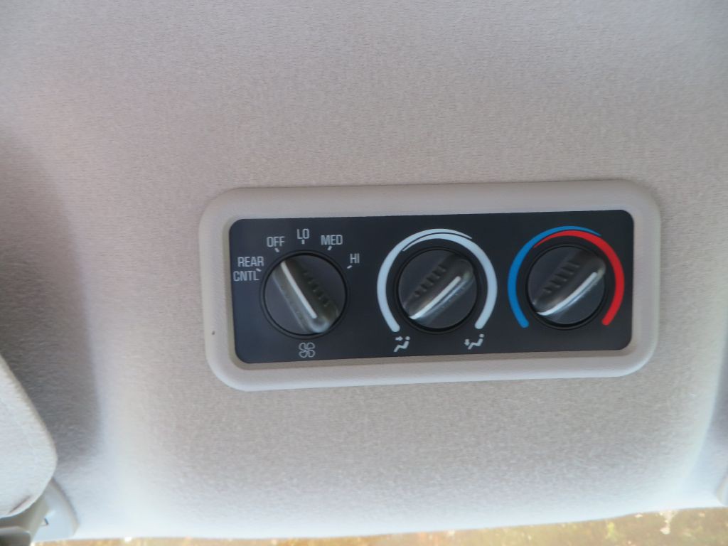 2003 Chevrolet Express Image 15