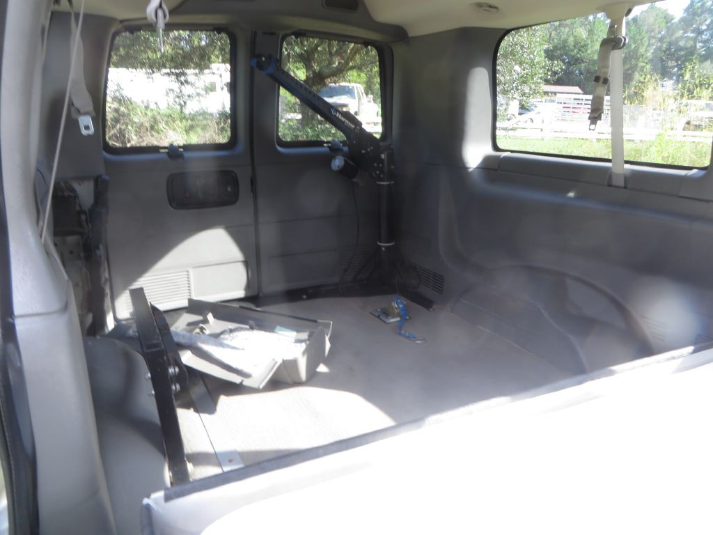 2003 Chevrolet Express Image 18