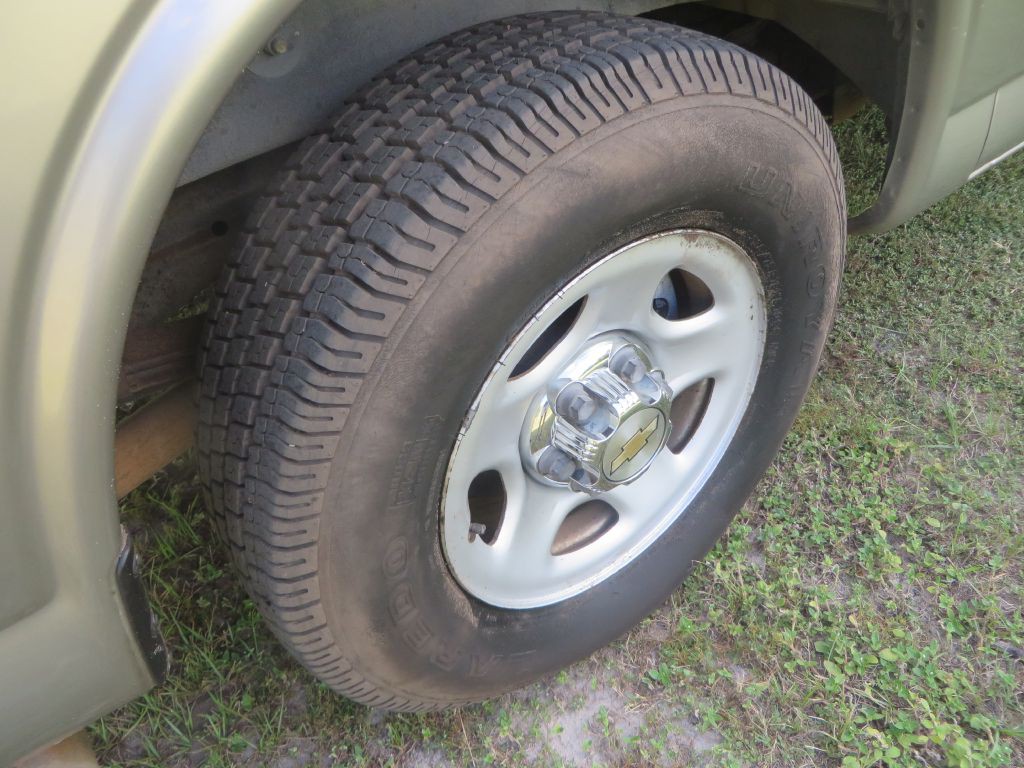 2003 Chevrolet Express Image 19