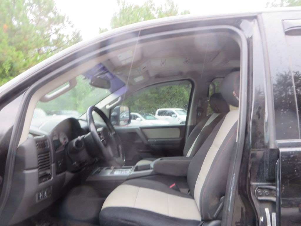 2012 Nissan Titan Image 10