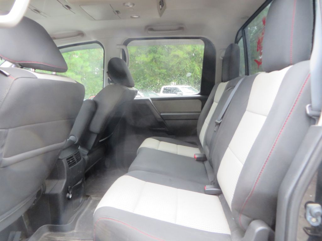 2012 Nissan Titan Image 21