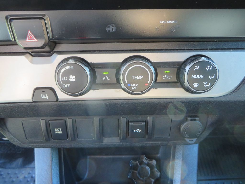 2020 Toyota Tacoma Image 18