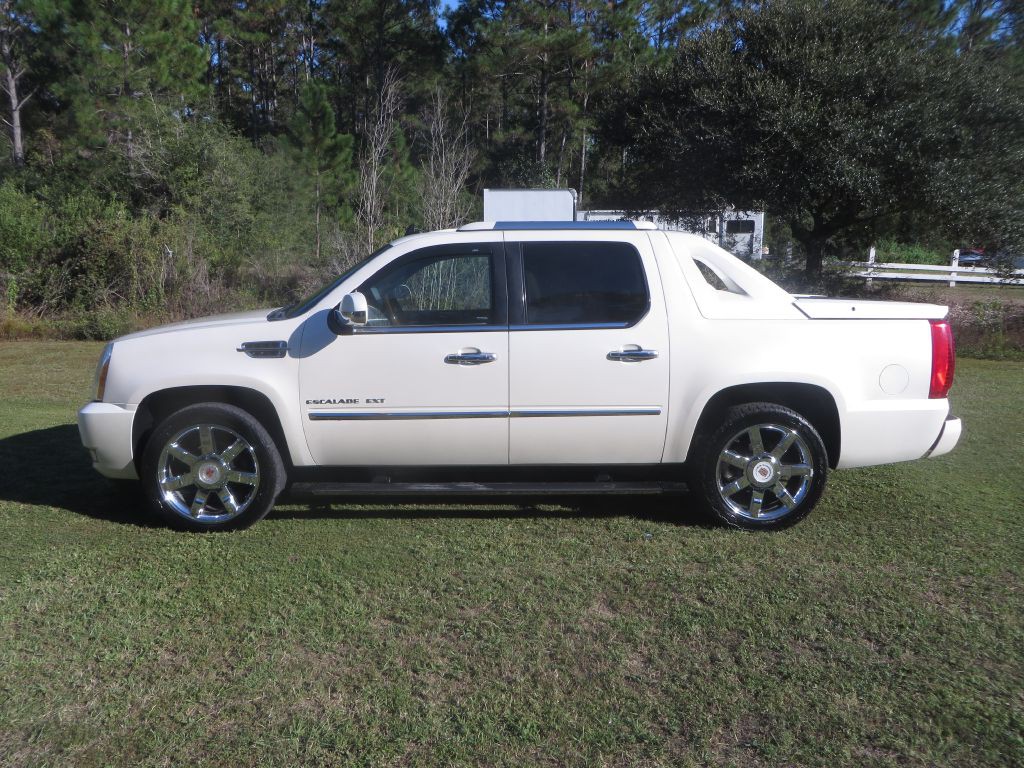 2013 Cadillac Escalade Image 1