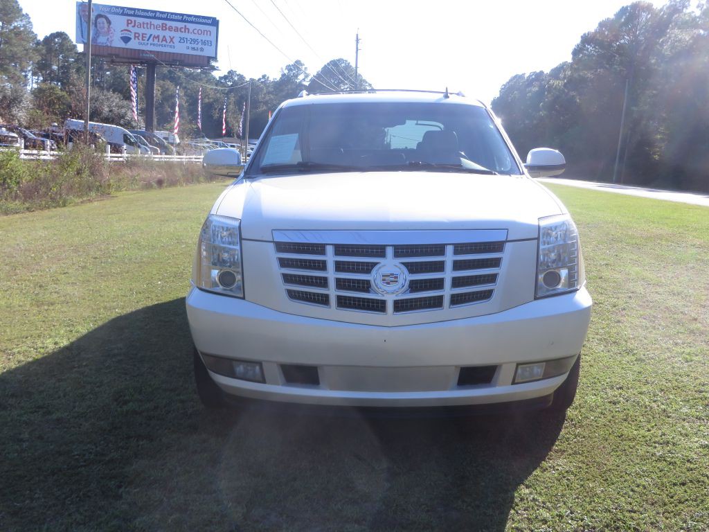 2013 Cadillac Escalade Image 3
