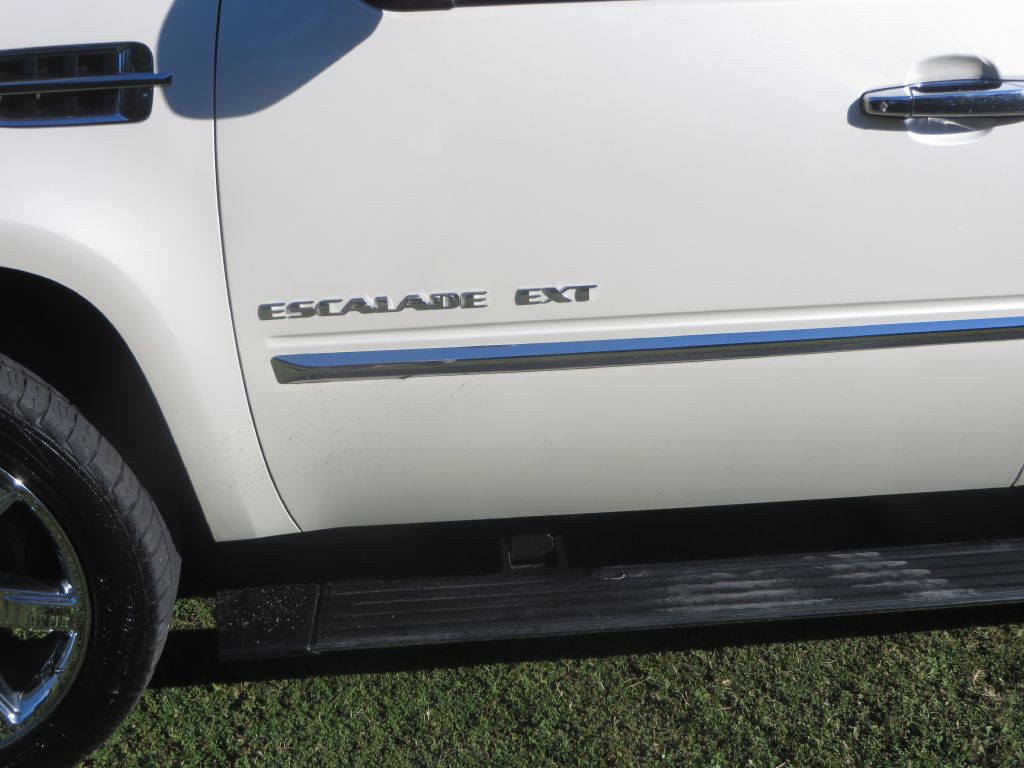 2013 Cadillac Escalade Image 11