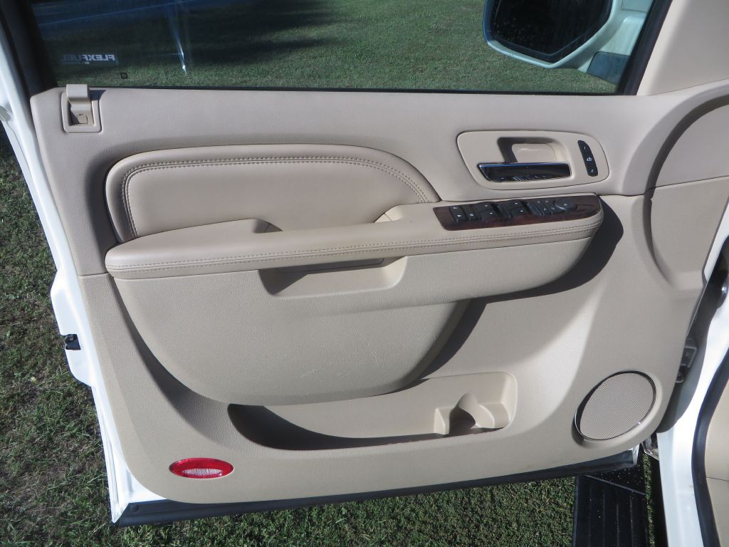 2013 Cadillac Escalade Image 13