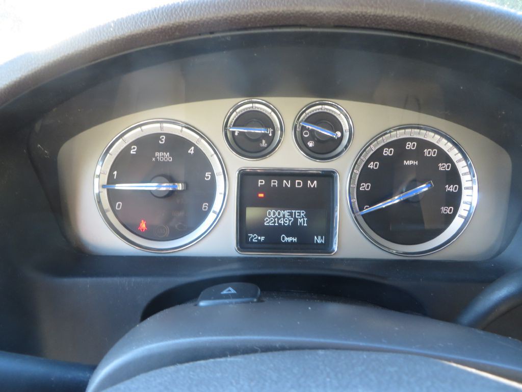2013 Cadillac Escalade Image 18