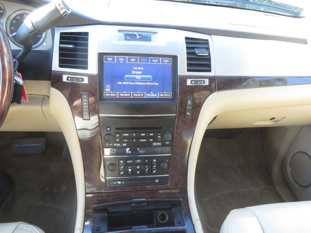 2013 Cadillac Escalade Image 20
