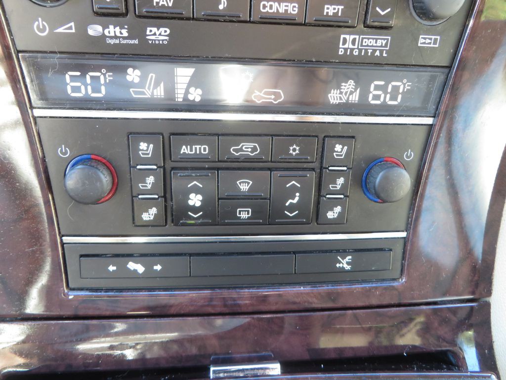 2013 Cadillac Escalade Image 21