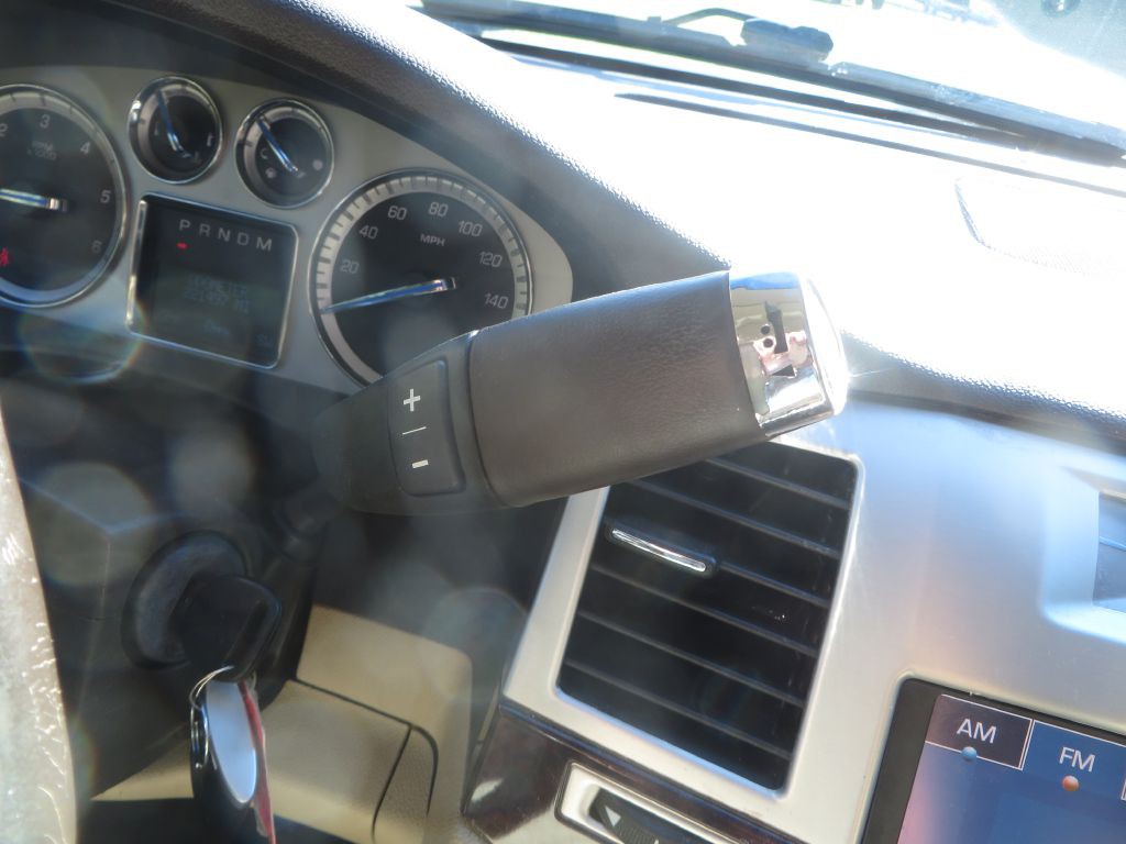 2013 Cadillac Escalade Image 24