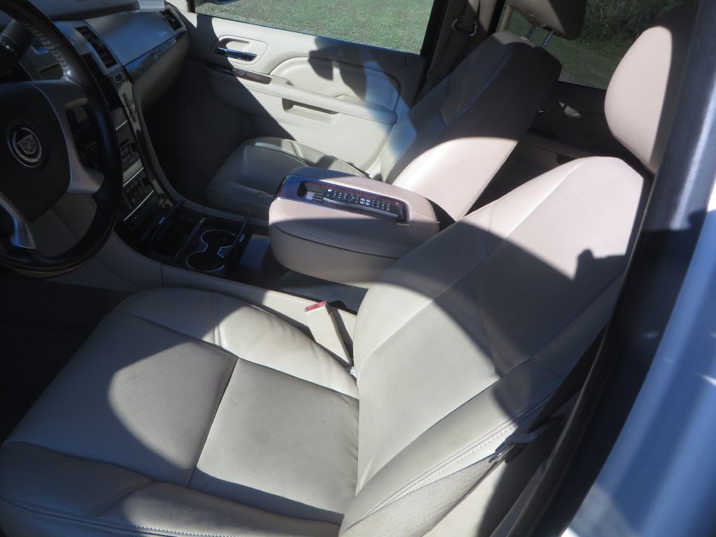 2013 Cadillac Escalade Image 27