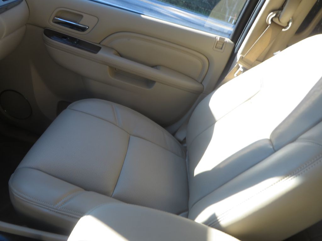 2013 Cadillac Escalade Image 28