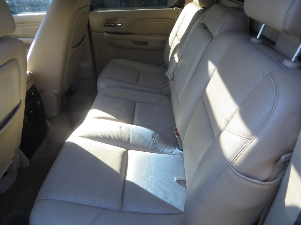 2013 Cadillac Escalade Image 29