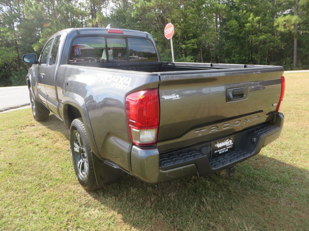 2016 Toyota Tacoma Image 8