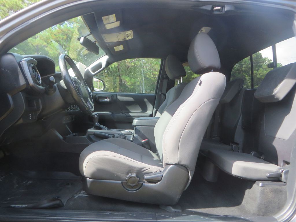 2016 Toyota Tacoma Image 12