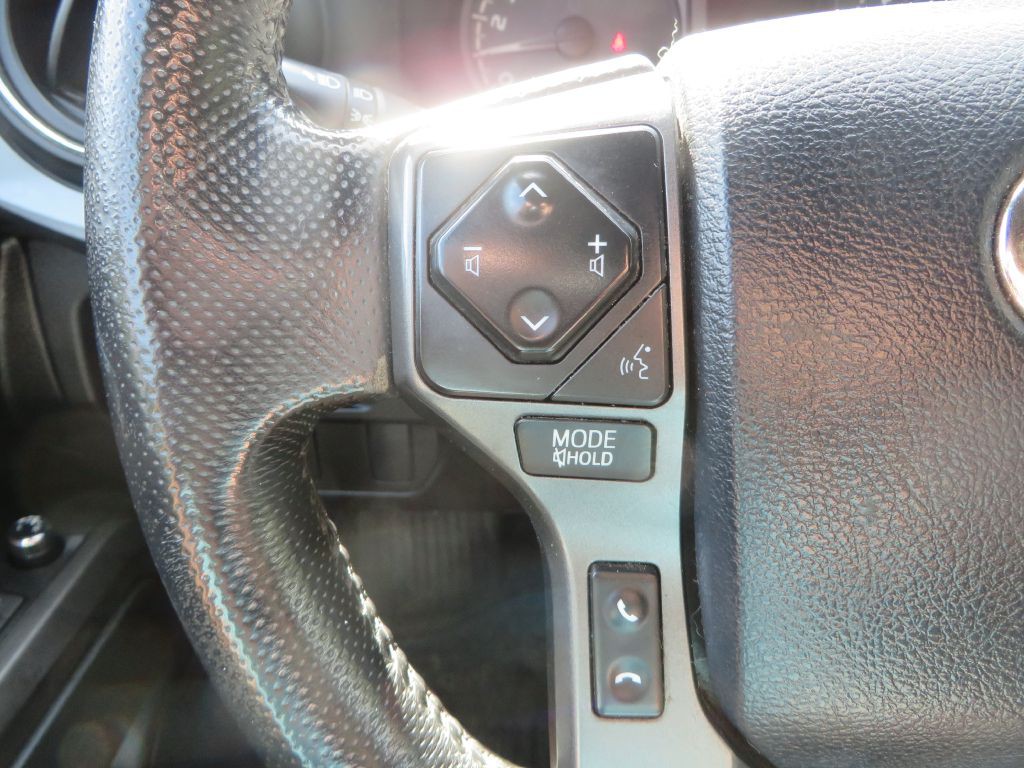 2016 Toyota Tacoma Image 17