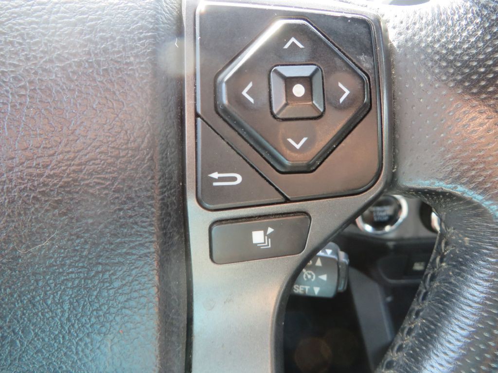 2016 Toyota Tacoma Image 18