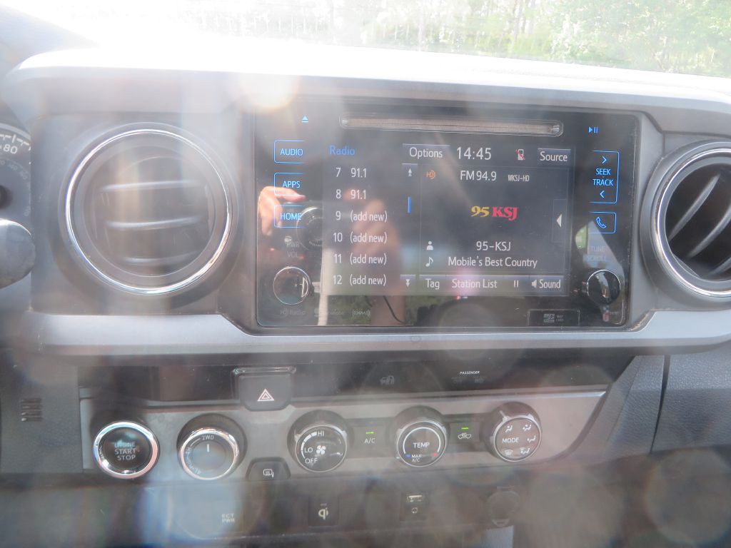 2016 Toyota Tacoma Image 20