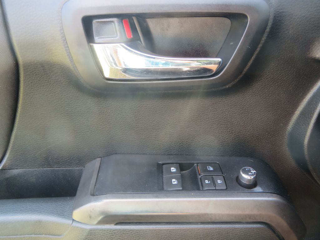 2016 Toyota Tacoma Image 23