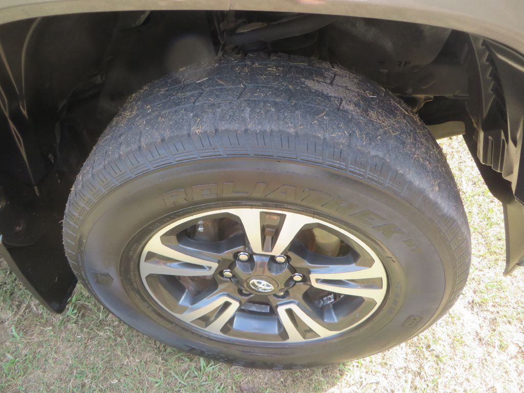 2016 Toyota Tacoma Image 25