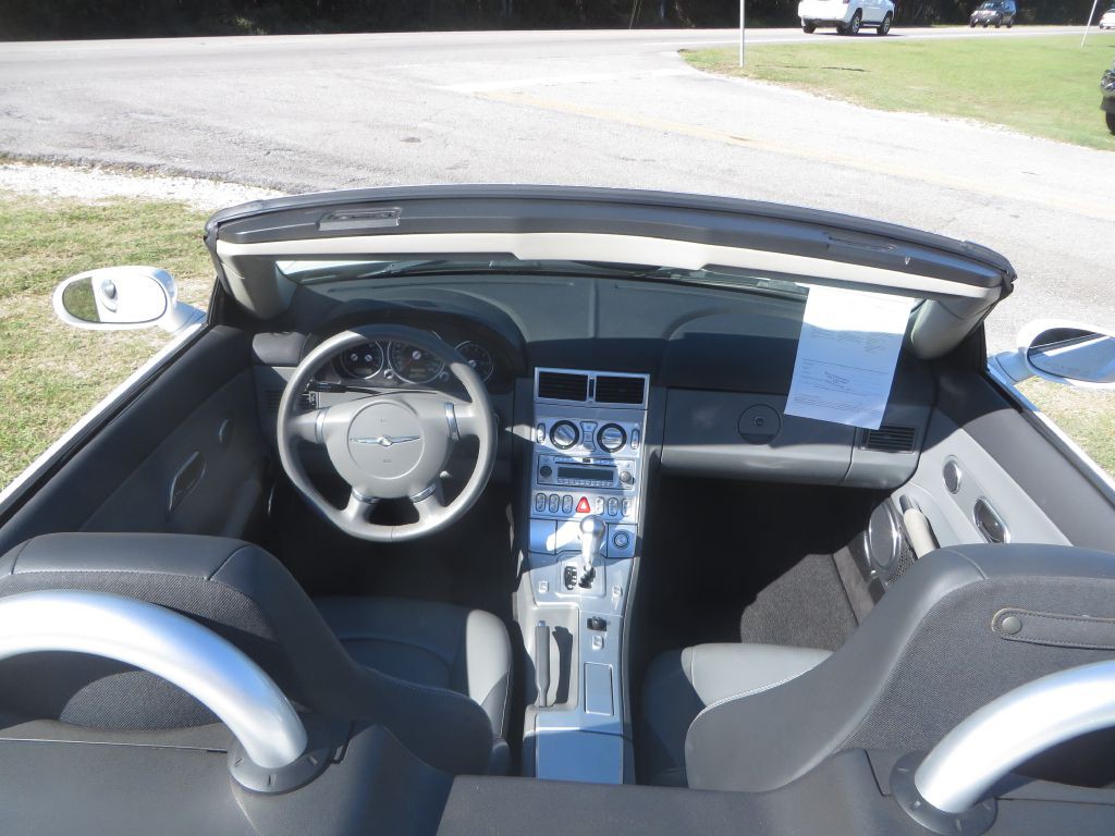 2005 Chrysler Crossfire Image 9