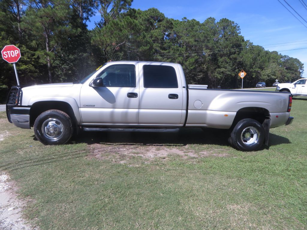 2004 Chevrolet Silverado 1500 Image 1