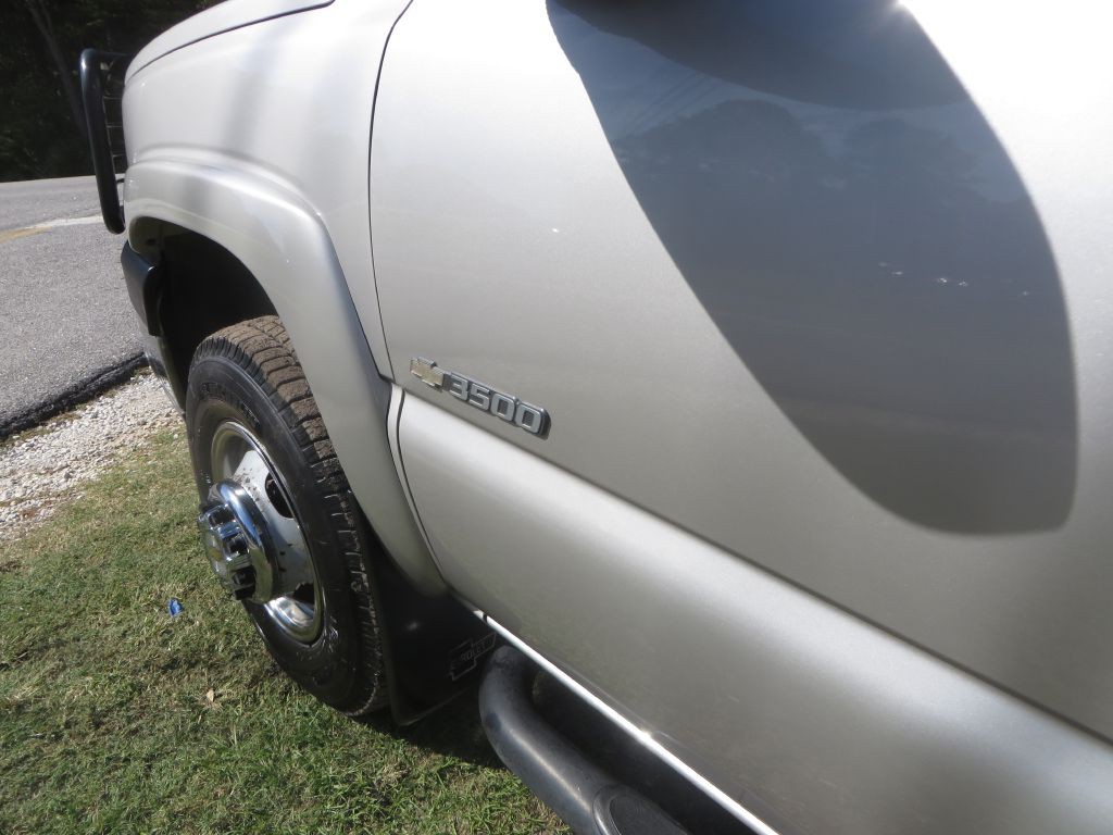 2004 Chevrolet Silverado 1500 Image 10