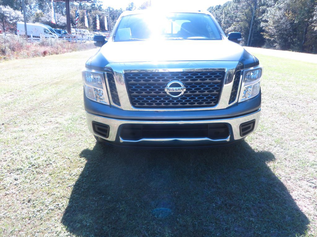 2017 Nissan Titan Image 3