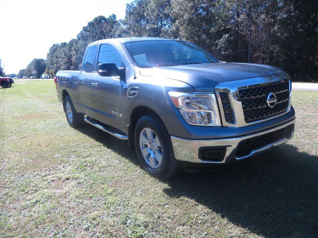 2017 Nissan Titan Image 4