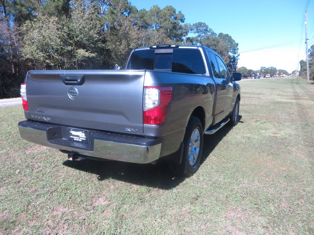 2017 Nissan Titan Image 6