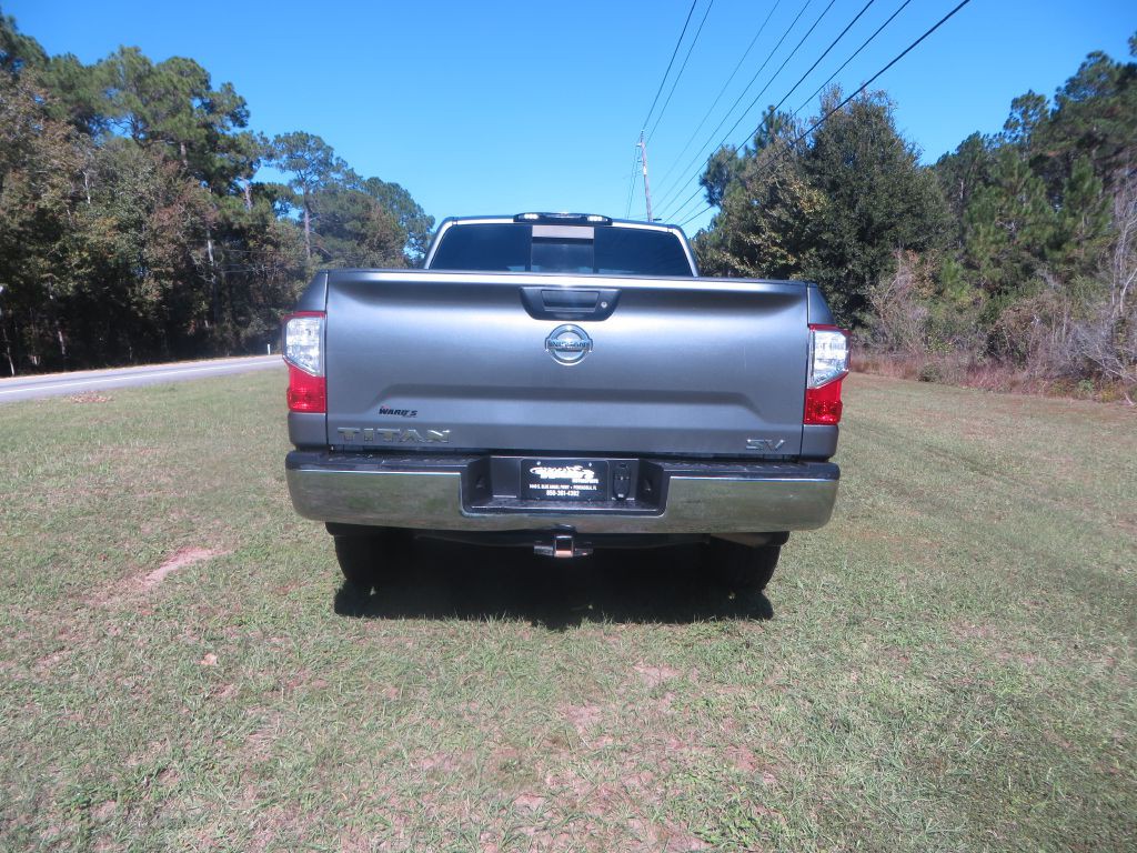 2017 Nissan Titan Image 7