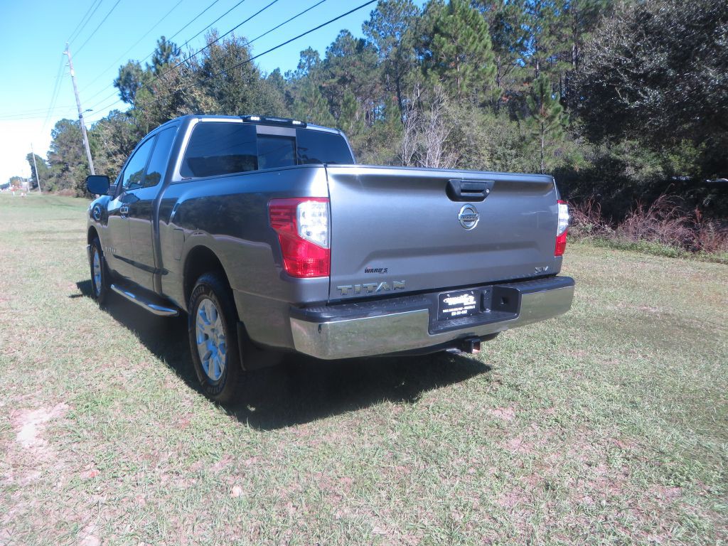 2017 Nissan Titan Image 8