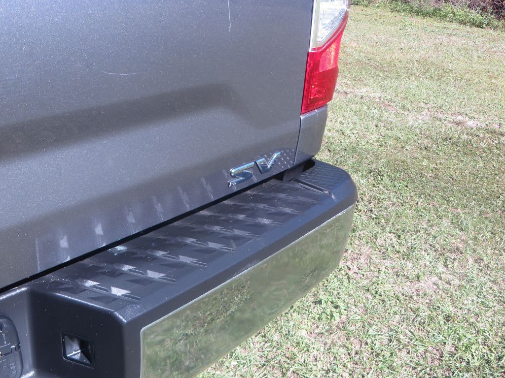 2017 Nissan Titan Image 9