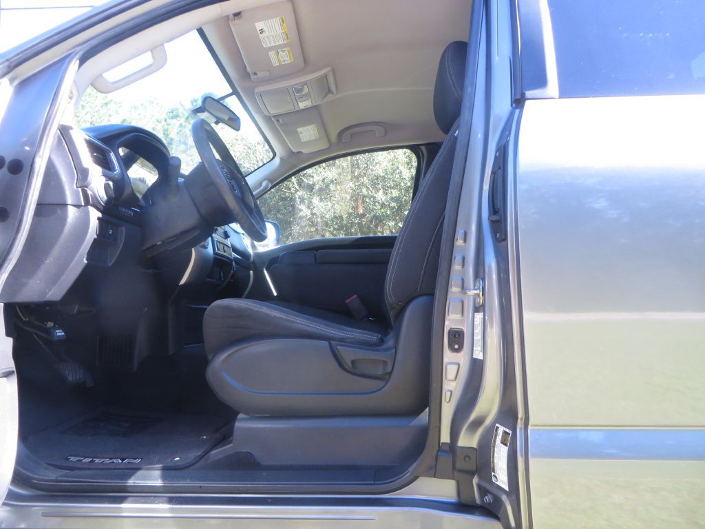 2017 Nissan Titan Image 13